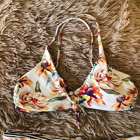 Cupshe reversible bikini set - Picture 3 of 7